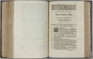 De jure belli ac pacis libri tres : In quibus ius naturae & gentium: item iuris publici praecipua explicantur.