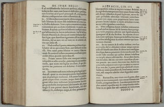 De jure belli ac pacis libri tres : In quibus ius naturae & gentium: item iuris publici praecipua explicantur.