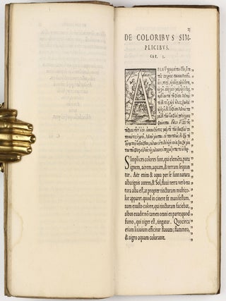 De coloribus libellus, a Simone Portio Neapolitano latinitate donatus, & commentariis illustratus: una cum eiusdem praefatione, qua coloris naturam declarat.
