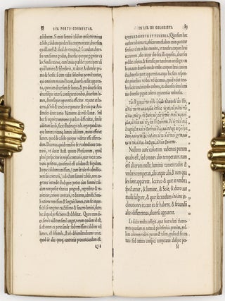 De coloribus libellus, a Simone Portio Neapolitano latinitate donatus, & commentariis illustratus: una cum eiusdem praefatione, qua coloris naturam declarat.