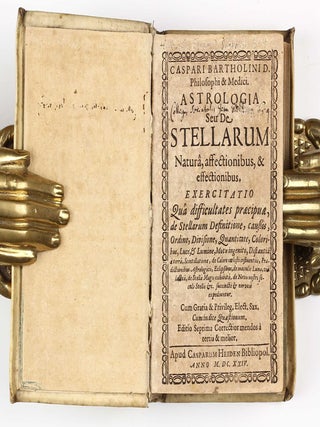 Astrologia Seu De Stellarum Natura, affectionibus, & effectionibus. Exercitatio : Qua difficultates praecipuae, de Stellarum Definitione, caußis, Ordine, ... succincte & nervose ecpediuntur; Cum Indice Quaestionum. Editio Septima Correctior mendos a tertia & melior ... / Enchiridion Metaphysicum. Editio octava. / Enchiridion Ethicum Seu Epitome Philosophiae Moralis : Praecepta breviter ... & facili explicata exhibens.