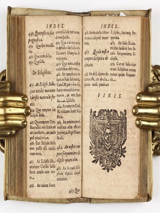 Astrologia Seu De Stellarum Natura, affectionibus, & effectionibus. Exercitatio : Qua difficultates praecipuae, de Stellarum Definitione, caußis, Ordine, ... succincte & nervose ecpediuntur; Cum Indice Quaestionum. Editio Septima Correctior mendos a tertia & melior ... / Enchiridion Metaphysicum. Editio octava. / Enchiridion Ethicum Seu Epitome Philosophiae Moralis : Praecepta breviter ... & facili explicata exhibens.