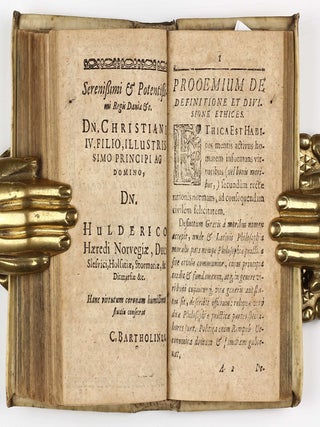 Astrologia Seu De Stellarum Natura, affectionibus, & effectionibus. Exercitatio : Qua difficultates praecipuae, de Stellarum Definitione, caußis, Ordine, ... succincte & nervose ecpediuntur; Cum Indice Quaestionum. Editio Septima Correctior mendos a tertia & melior ... / Enchiridion Metaphysicum. Editio octava. / Enchiridion Ethicum Seu Epitome Philosophiae Moralis : Praecepta breviter ... & facili explicata exhibens.