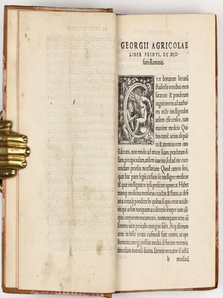 Libri quinque De mensuris & ponderibus. . . / De ponderibus propositiones XIII. / An account of a comparison made by some gentlemen of the Royal Society, of the standard of a yard, and the several weights lately made for their use. . .