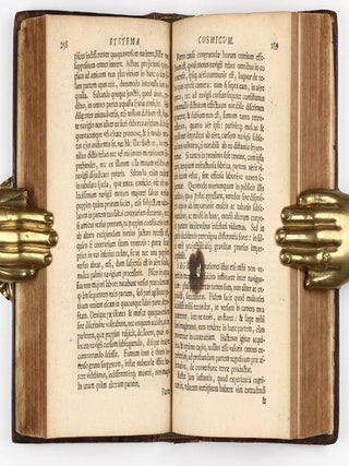 Systema cosmicum ... in quo quatuor dialogis, de duobus maximis mundi systematibus, Ptolemaico & Copernicano.