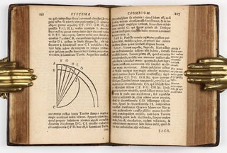 Systema cosmicum ... in quo quatuor dialogis, de duobus maximis mundi systematibus, Ptolemaico & Copernicano.