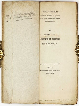 De medicamentorum confectione et exhibitione per pharmacopolas.