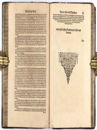 Anatomia, das ist sinnreiche, künstliche, begründete Auffschneidung, Theilung, unnd Zerlegung eines vollkommenen menschlichen Leibs und Cörpers, durch alle desselbigen jnnerliche und eusserliche Gliedtmassen und Gefäss, so wol mit eygendtlicher Beschreibung erkläret, als mit lebendigen Contrafacturen fürgebildet . . .