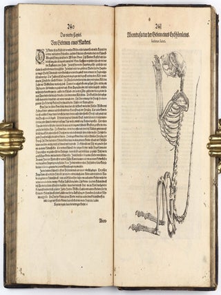Anatomia, das ist sinnreiche, künstliche, begründete Auffschneidung, Theilung, unnd Zerlegung eines vollkommenen menschlichen Leibs und Cörpers, durch alle desselbigen jnnerliche und eusserliche Gliedtmassen und Gefäss, so wol mit eygendtlicher Beschreibung erkläret, als mit lebendigen Contrafacturen fürgebildet . . .