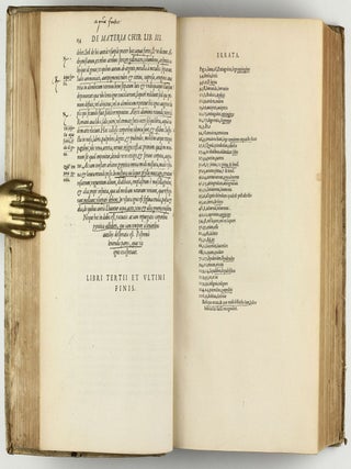 Opus chyrurgicum, warhaffte unnd vollkomne Wundartznei ...; darinn begriffen wie die Wunden, offnen Schäden, Gewächs, Gebresten, Frantzosen, Blatern, Beulen, Lähmi, allerley Zufäll unnd Kranckheiten, auch kalter und warmer Brandt, Fistel und Wolff ... curiert werden sollend / Die grosz Chirurgei, oder volkommene Wundtartzenei; chirurgischen Handtwirckung eigentlicher Bericht, und Inhalt alles so der Wundartznei angehörig; mit künstlicher Fürmalung, klarer Beschreibung . . . aller hierzu dienlicher und gebreuchlicher Instrument oder Ferrament / De Materia chirurgica libri tres, recens aucti authore atque recogniti.