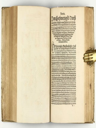 Opus chyrurgicum, warhaffte unnd vollkomne Wundartznei ...; darinn begriffen wie die Wunden, offnen Schäden, Gewächs, Gebresten, Frantzosen, Blatern, Beulen, Lähmi, allerley Zufäll unnd Kranckheiten, auch kalter und warmer Brandt, Fistel und Wolff ... curiert werden sollend / Die grosz Chirurgei, oder volkommene Wundtartzenei; chirurgischen Handtwirckung eigentlicher Bericht, und Inhalt alles so der Wundartznei angehörig; mit künstlicher Fürmalung, klarer Beschreibung . . . aller hierzu dienlicher und gebreuchlicher Instrument oder Ferrament / De Materia chirurgica libri tres, recens aucti authore atque recogniti.