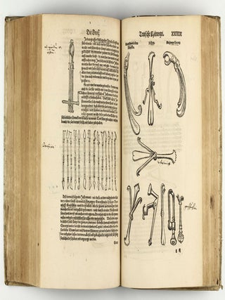 Opus chyrurgicum, warhaffte unnd vollkomne Wundartznei ...; darinn begriffen wie die Wunden, offnen Schäden, Gewächs, Gebresten, Frantzosen, Blatern, Beulen, Lähmi, allerley Zufäll unnd Kranckheiten, auch kalter und warmer Brandt, Fistel und Wolff ... curiert werden sollend / Die grosz Chirurgei, oder volkommene Wundtartzenei; chirurgischen Handtwirckung eigentlicher Bericht, und Inhalt alles so der Wundartznei angehörig; mit künstlicher Fürmalung, klarer Beschreibung . . . aller hierzu dienlicher und gebreuchlicher Instrument oder Ferrament / De Materia chirurgica libri tres, recens aucti authore atque recogniti.