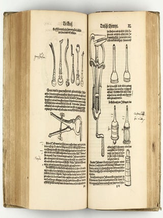 Opus chyrurgicum, warhaffte unnd vollkomne Wundartznei ...; darinn begriffen wie die Wunden, offnen Schäden, Gewächs, Gebresten, Frantzosen, Blatern, Beulen, Lähmi, allerley Zufäll unnd Kranckheiten, auch kalter und warmer Brandt, Fistel und Wolff ... curiert werden sollend / Die grosz Chirurgei, oder volkommene Wundtartzenei; chirurgischen Handtwirckung eigentlicher Bericht, und Inhalt alles so der Wundartznei angehörig; mit künstlicher Fürmalung, klarer Beschreibung . . . aller hierzu dienlicher und gebreuchlicher Instrument oder Ferrament / De Materia chirurgica libri tres, recens aucti authore atque recogniti.