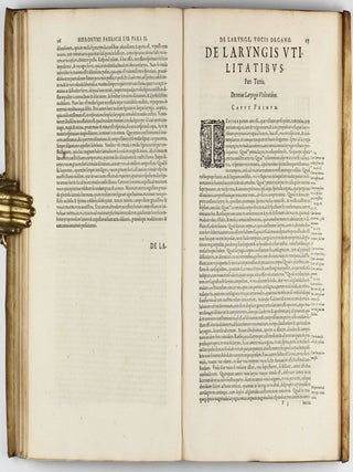 Tractatus Anatomicus Triplex : quorum primus De oculo, visus organo; secundus De aure, auditus organo; tertius De laringe, vocis organo admirandam tradit historiam, actiones, utilitates.