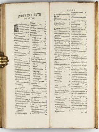 Tractatus Anatomicus Triplex : quorum primus De oculo, visus organo; secundus De aure, auditus organo; tertius De laringe, vocis organo admirandam tradit historiam, actiones, utilitates.