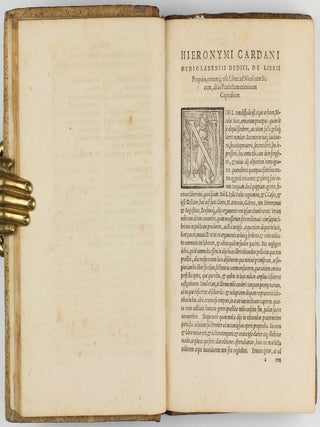 Opera quaedam lectu digna : Nempe, De libris proprijs ; De curationibus & praedictionibus admirandis ; Neronis encomium ; Geometriae encomium ; De uno ; Actio in Thessalicum Medicum ; De secretis ; De gemmis & coloribus ; Dialogus de Morte ; Dialogus de Humanis consilijs, Tetim inscriptus ; De mnimis & propinquis ; De summo bono.