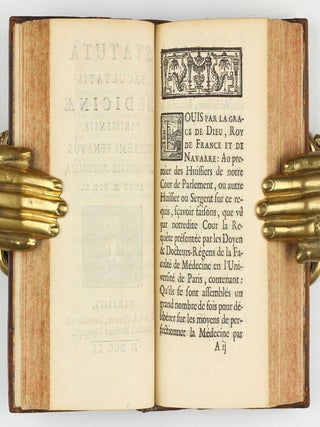 Venus physique / Ritus usus et laudabiles Facultatis Medicinae Parisiensis consuetudines. / Statuta Facultatis Medicinae Parisiensis, supremi senatus Authoritate confirmata anno M.DCC.Ll.
