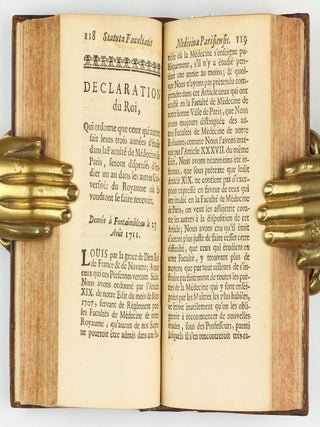 Venus physique / Ritus usus et laudabiles Facultatis Medicinae Parisiensis consuetudines. / Statuta Facultatis Medicinae Parisiensis, supremi senatus Authoritate confirmata anno M.DCC.Ll.