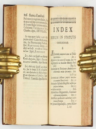 Venus physique / Ritus usus et laudabiles Facultatis Medicinae Parisiensis consuetudines. / Statuta Facultatis Medicinae Parisiensis, supremi senatus Authoritate confirmata anno M.DCC.Ll.