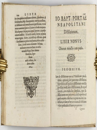 De distillatione lib. IX. Quibus certa methodo, multiplicique artificio, penitioribus naturae arcanis detectis, cuiuslibet mixti in propria elementa resolutio, perfecte docetur.