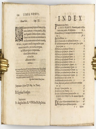 De distillatione lib. IX. Quibus certa methodo, multiplicique artificio, penitioribus naturae arcanis detectis, cuiuslibet mixti in propria elementa resolutio, perfecte docetur.