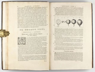 Opticorum libri sex Philosophis iuxta ac Mathematicis utiles. Optica Agvilonii.