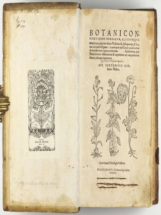 Botanicon, continens herbarum, aliorumque simplicium, quorum usus in Medicinis est, descriptiones, & iconas ad vivum Effigiatas; ex praecipuis tam Grecis quàm Latinis Authoribus iam recens concinnatum. Additis etiam, quae Neotericorum observationes & experientiae vel comprobarunt denuo, uel nuper invenerunt. . . / De Medicinali Materia Libri Sex, Ioanne Ruellio Suessionensi interprete. Singulis cum stirpium, tum animantium. Accesserunt priori editioni, Valerii Cordi Simesusii annotationes doctissimae . Euricii Cordi Simesusii iudicium de Herbis & Simplicibus Medicinae. Remedia morborum, miro ordine complectitur. . .