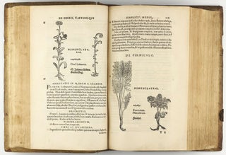 Botanicon, continens herbarum, aliorumque simplicium, quorum usus in Medicinis est, descriptiones, & iconas ad vivum Effigiatas; ex praecipuis tam Grecis quàm Latinis Authoribus iam recens concinnatum. Additis etiam, quae Neotericorum observationes & experientiae vel comprobarunt denuo, uel nuper invenerunt. . . / De Medicinali Materia Libri Sex, Ioanne Ruellio Suessionensi interprete. Singulis cum stirpium, tum animantium. Accesserunt priori editioni, Valerii Cordi Simesusii annotationes doctissimae . Euricii Cordi Simesusii iudicium de Herbis & Simplicibus Medicinae. Remedia morborum, miro ordine complectitur. . .