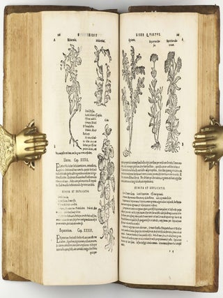 Botanicon, continens herbarum, aliorumque simplicium, quorum usus in Medicinis est, descriptiones, & iconas ad vivum Effigiatas; ex praecipuis tam Grecis quàm Latinis Authoribus iam recens concinnatum. Additis etiam, quae Neotericorum observationes & experientiae vel comprobarunt denuo, uel nuper invenerunt. . . / De Medicinali Materia Libri Sex, Ioanne Ruellio Suessionensi interprete. Singulis cum stirpium, tum animantium. Accesserunt priori editioni, Valerii Cordi Simesusii annotationes doctissimae . Euricii Cordi Simesusii iudicium de Herbis & Simplicibus Medicinae. Remedia morborum, miro ordine complectitur. . .