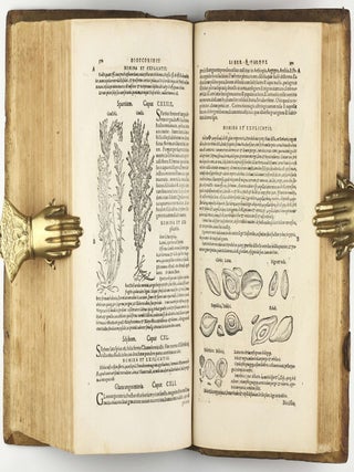 Botanicon, continens herbarum, aliorumque simplicium, quorum usus in Medicinis est, descriptiones, & iconas ad vivum Effigiatas; ex praecipuis tam Grecis quàm Latinis Authoribus iam recens concinnatum. Additis etiam, quae Neotericorum observationes & experientiae vel comprobarunt denuo, uel nuper invenerunt. . . / De Medicinali Materia Libri Sex, Ioanne Ruellio Suessionensi interprete. Singulis cum stirpium, tum animantium. Accesserunt priori editioni, Valerii Cordi Simesusii annotationes doctissimae . Euricii Cordi Simesusii iudicium de Herbis & Simplicibus Medicinae. Remedia morborum, miro ordine complectitur. . .
