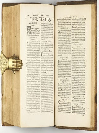 Botanicon, continens herbarum, aliorumque simplicium, quorum usus in Medicinis est, descriptiones, & iconas ad vivum Effigiatas; ex praecipuis tam Grecis quàm Latinis Authoribus iam recens concinnatum. Additis etiam, quae Neotericorum observationes & experientiae vel comprobarunt denuo, uel nuper invenerunt. . . / De Medicinali Materia Libri Sex, Ioanne Ruellio Suessionensi interprete. Singulis cum stirpium, tum animantium. Accesserunt priori editioni, Valerii Cordi Simesusii annotationes doctissimae . Euricii Cordi Simesusii iudicium de Herbis & Simplicibus Medicinae. Remedia morborum, miro ordine complectitur. . .
