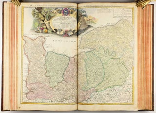 Homannischer Atlas von Hundert Landkarten darinne die Erdkugel mit allen ihren Theilen geographisch vorgestellet und nach dem Unterschied der Reiche und Staaten deutlich illuminiret worden. Nebst einer Einleitung in die mathematische, natürliche und historische Geographie.