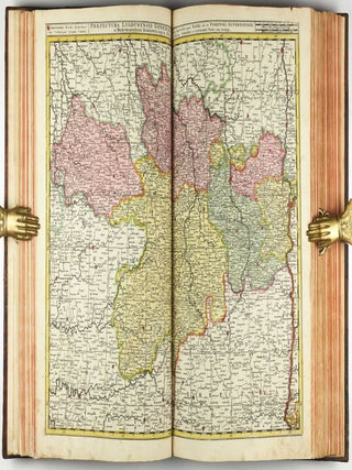 Homannischer Atlas von Hundert Landkarten darinne die Erdkugel mit allen ihren Theilen geographisch vorgestellet und nach dem Unterschied der Reiche und Staaten deutlich illuminiret worden. Nebst einer Einleitung in die mathematische, natürliche und historische Geographie.