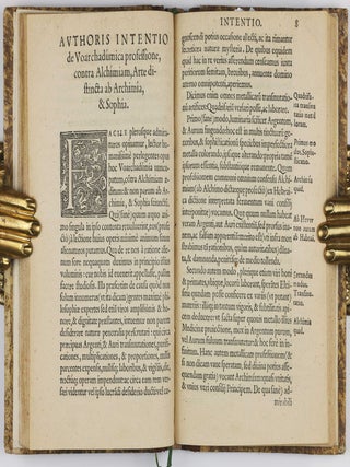 Ars et theoria transmutationis metallicae cum Voarchadumia, proportionibus, numeris, & iconibus rei accommodis illustrata / Voarchadumia contra alchimiam. Ars distincta ab archimia, & sophia: cum additionibus, proportionibus: numeris & figuris opportunis.